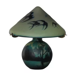 лампа из стеклянной пасты с подписью на шляпе и ноге Эмиля Галле.